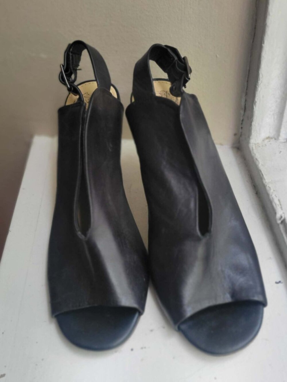 Vince Camuto Black Leather Peep-Toe Heels – Size 8.5 / EU 39